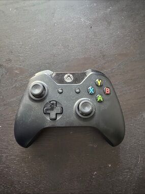 Xbox One Original Wireless Controller - Black. Battery tested!